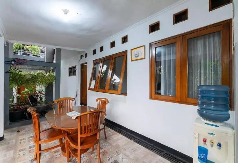 Hotelli House Of M Bogor Mitra Reddoorz