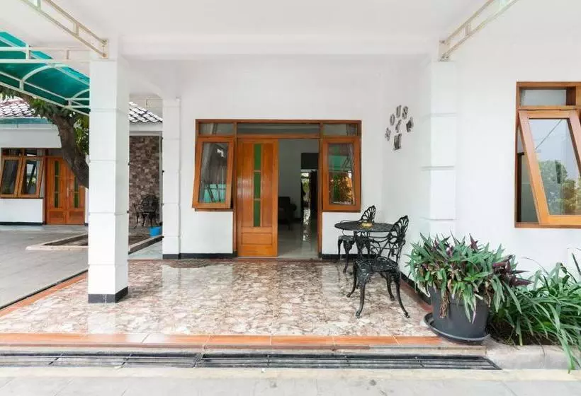 Hotelli House Of M Bogor Mitra Reddoorz