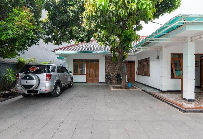 בית מלון כפרי House Of M Bogor Mitra Reddoorz