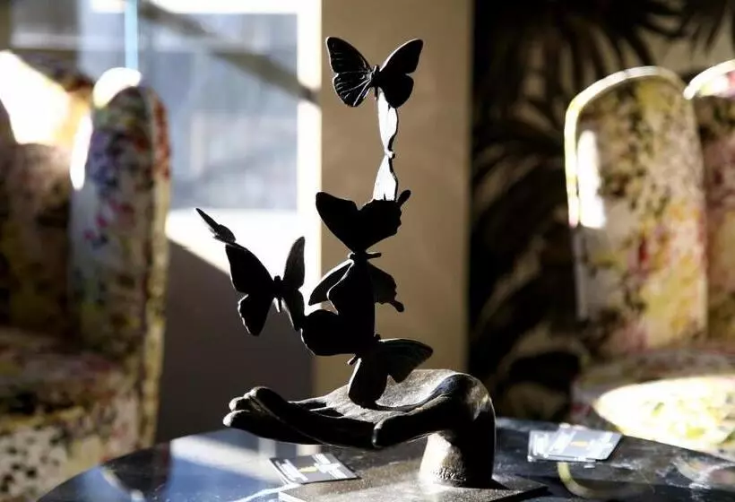 Hotelli Hôtel Du Barry Resort & Spa