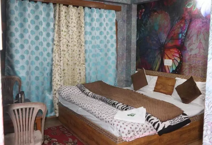 ホテル Manikaran View