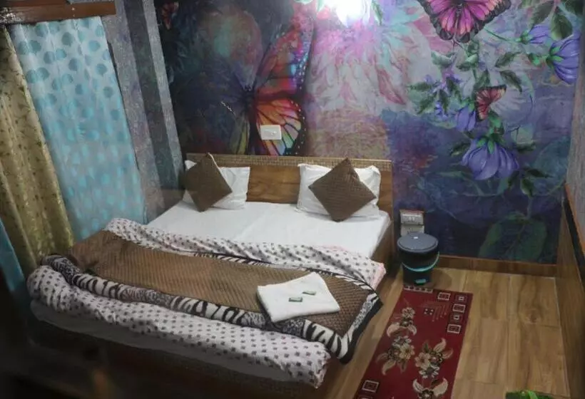 ホテル Manikaran View