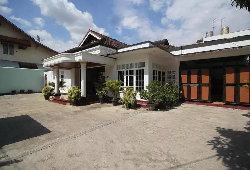 ホテル Oyo 2014 Wisma Zahra