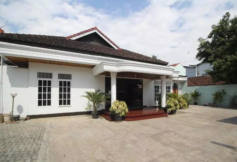 ホテル Oyo 2014 Wisma Zahra