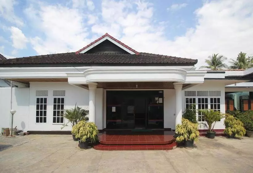 ホテル Oyo 2014 Wisma Zahra