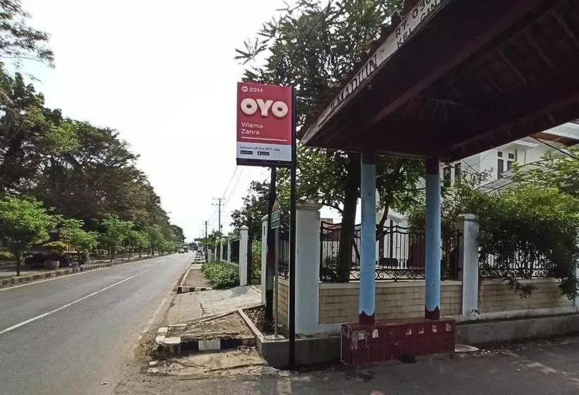 ホテル Oyo 2014 Wisma Zahra