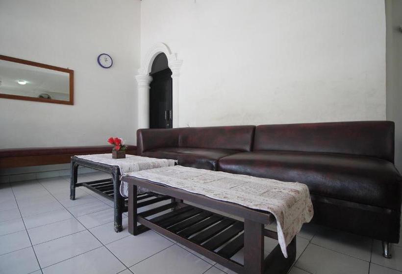 בית מלון כפרי Oyo 2014 Wisma Zahra