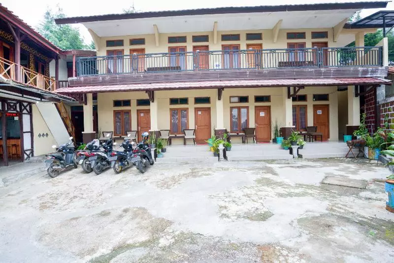 Hotelli Oyo 2961 Artana Bed & Breakfast