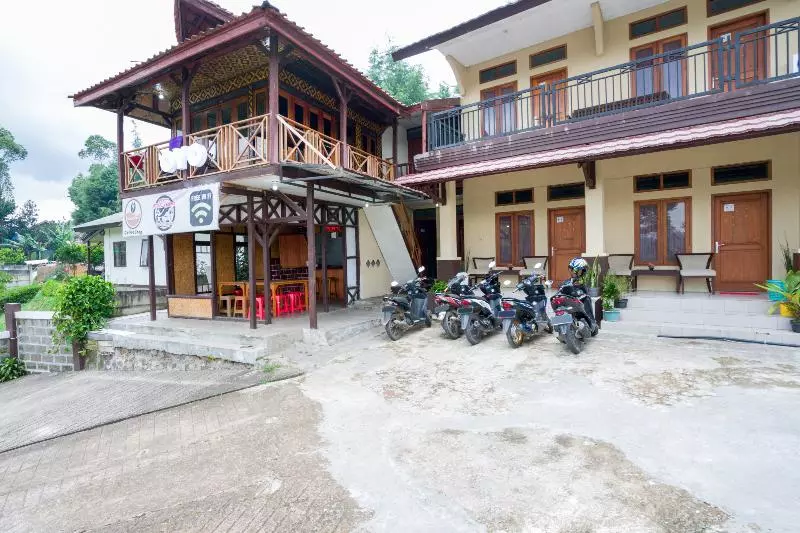 Hotelli Oyo 2961 Artana Bed & Breakfast