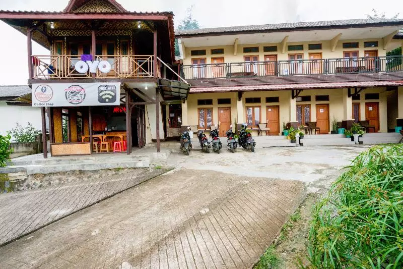 Hotelli Oyo 2961 Artana Bed & Breakfast