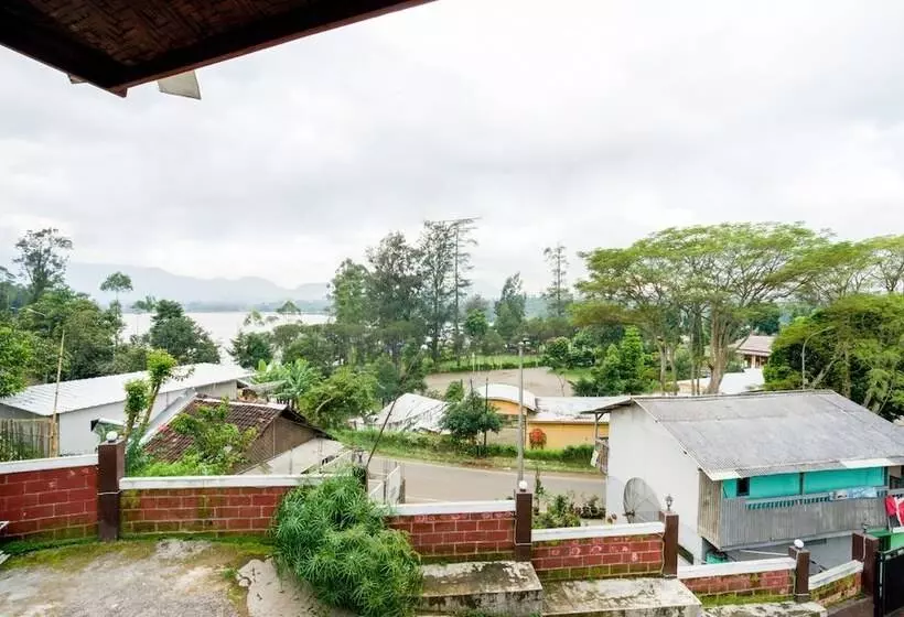 Hotelli Oyo 2961 Artana Bed & Breakfast