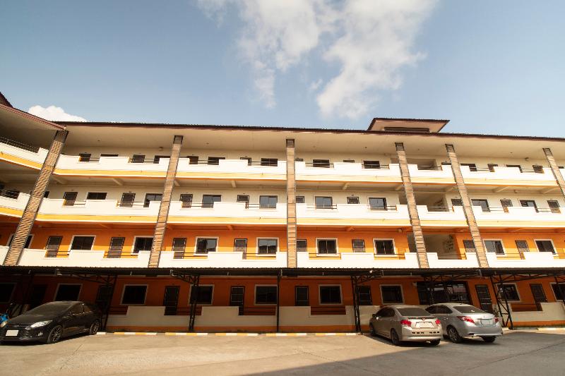 Hotel Oyo 440 Season 5 Residence