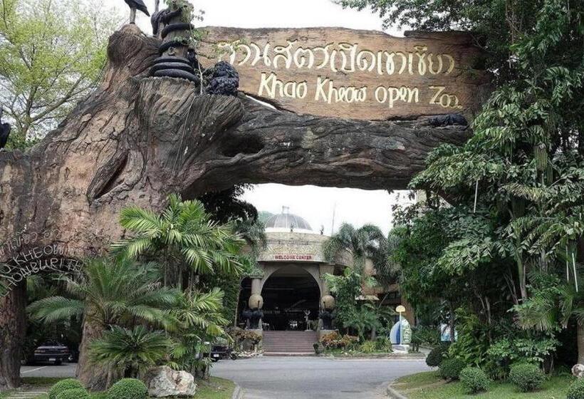 Hotel Oyo 440 Season 5 Residence