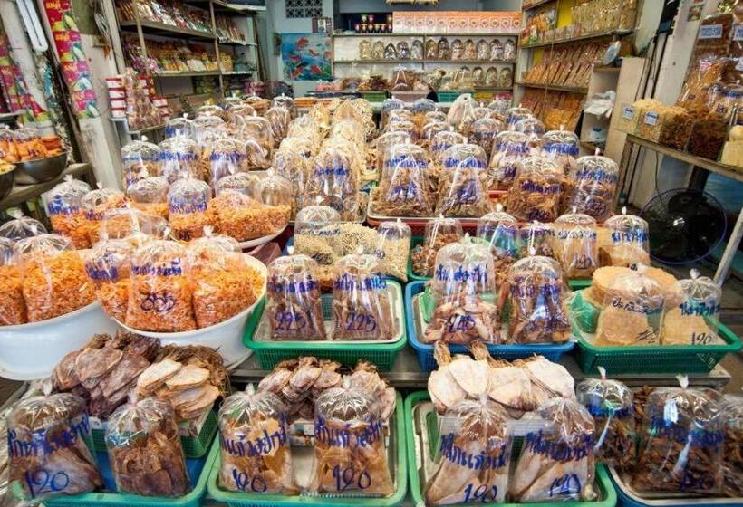 Hotel Oyo 440 Season 5 Residence