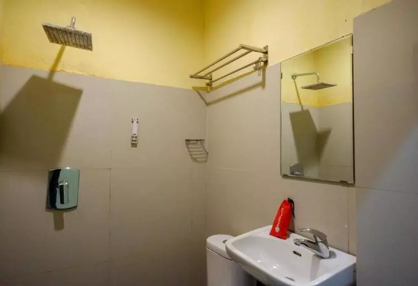 Hotelli Reddoorz Near Citraland Waterpark Kendari