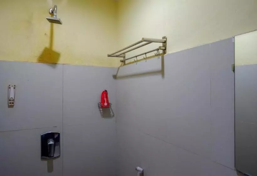 Hotelli Reddoorz Near Citraland Waterpark Kendari