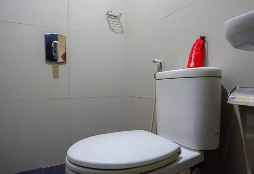 Hotelli Reddoorz Near Citraland Waterpark Kendari