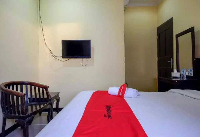 Hotelli Reddoorz Near Citraland Waterpark Kendari