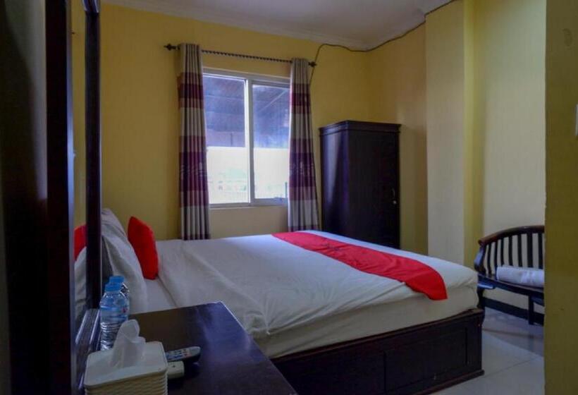 Отель Reddoorz Near Citraland Waterpark Kendari