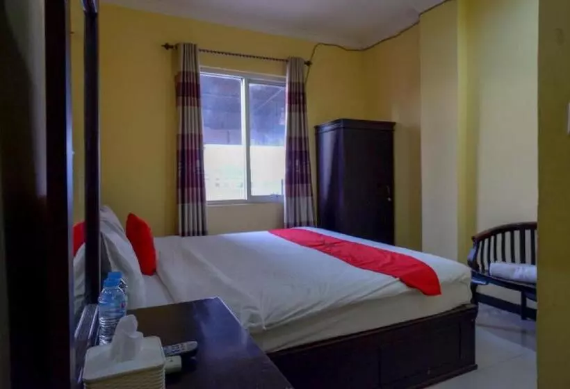 Hotelli Reddoorz Near Citraland Waterpark Kendari