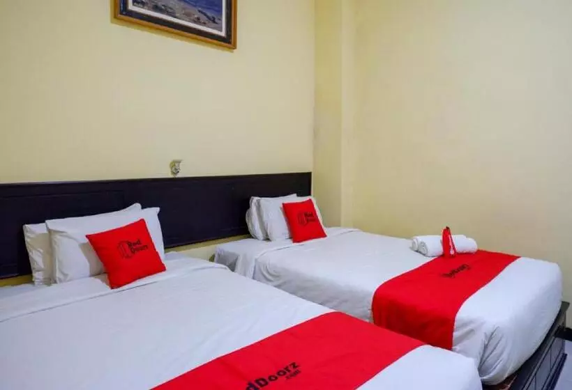 Hotelli Reddoorz Near Citraland Waterpark Kendari