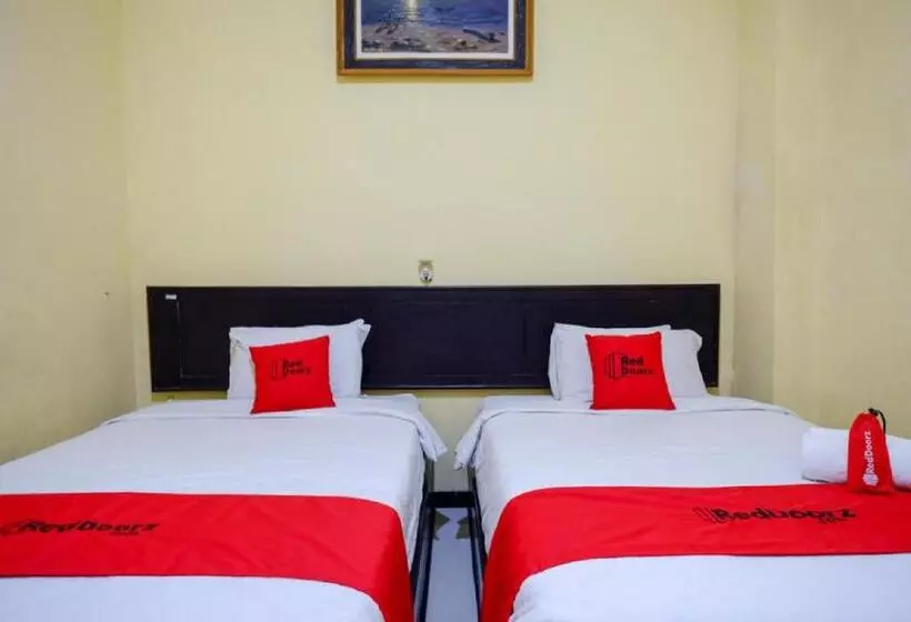 Hotelli Reddoorz Near Citraland Waterpark Kendari