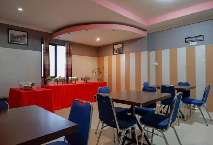 Hotelli Reddoorz Near Citraland Waterpark Kendari