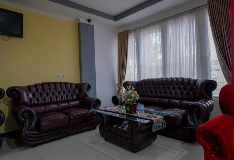 Hotelli Reddoorz Near Citraland Waterpark Kendari