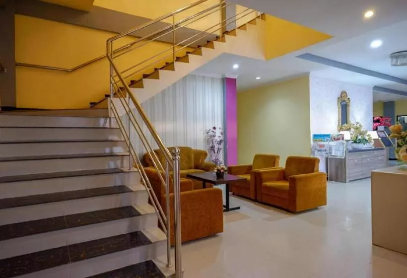 Hotelli Reddoorz Near Citraland Waterpark Kendari