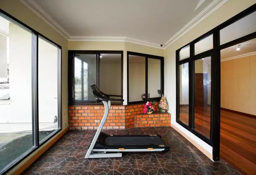 Hotelli Reddoorz Near Palembang Trade Center 3