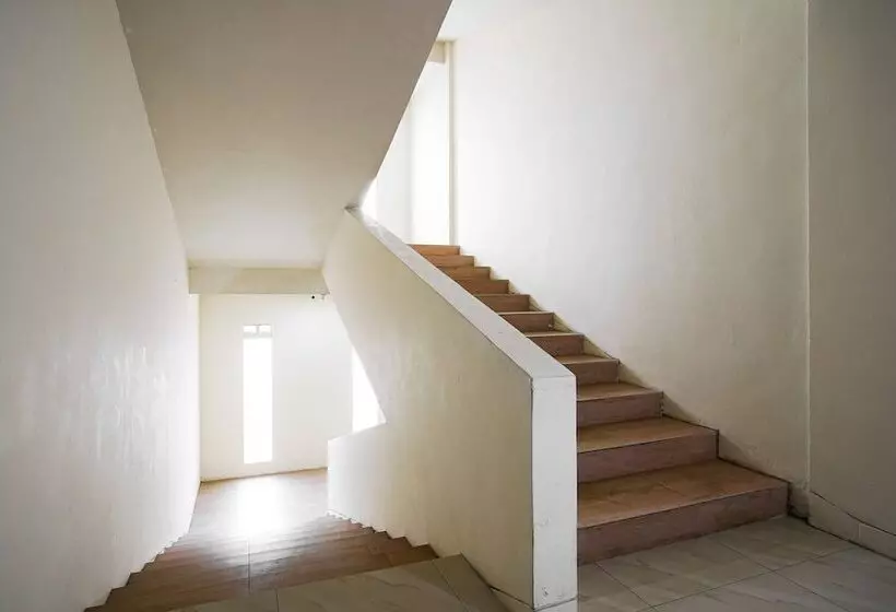 Hotelli Reddoorz Near Palembang Trade Center 3