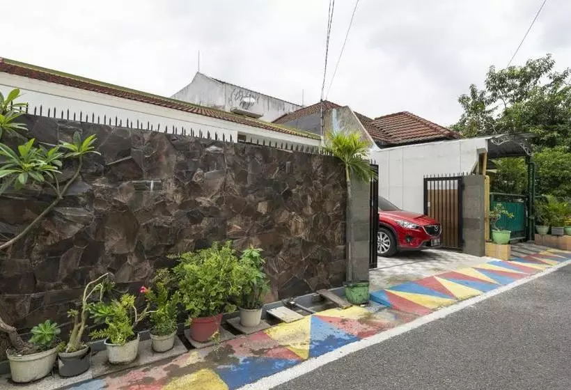 ペンション Koolkost Near Rsal Surabaya   Minimun Stay 3 Nights
