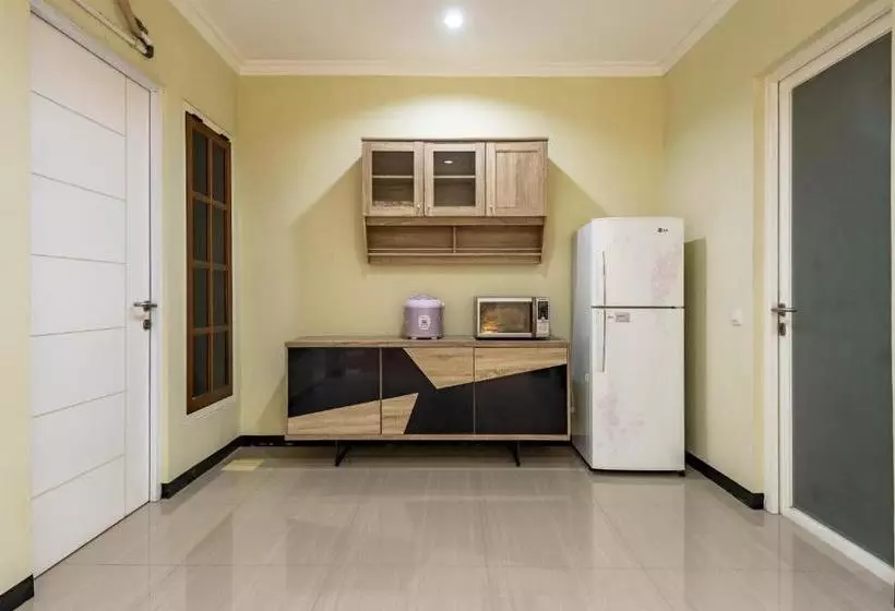 ペンション Koolkost Near Rsal Surabaya   Minimun Stay 3 Nights