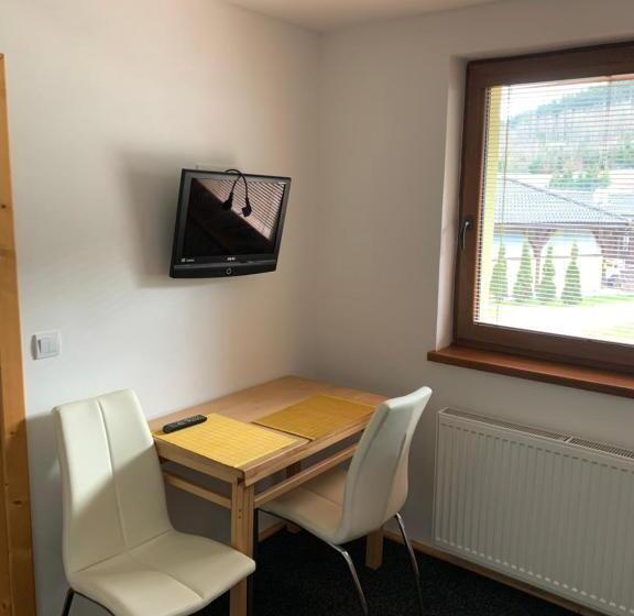 膳宿费 Miroslav Bednár Bedomir