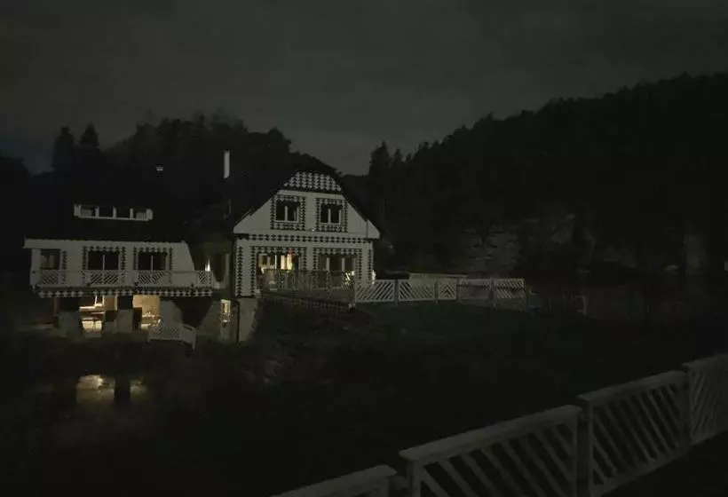 پانسیون Penzion A Kemp Harasov