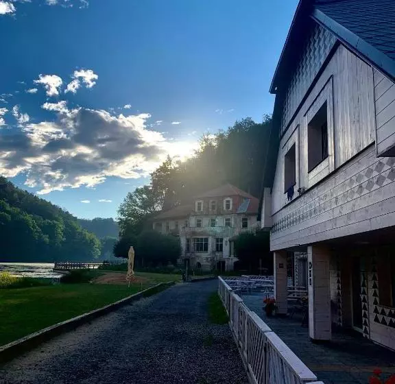 پانسیون Penzion A Kemp Harasov