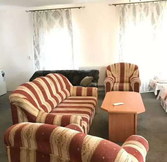 ペンション Penzion Aniko Diakovce šaľa