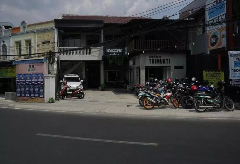 Reddoorz Hostel @ Borobudur Street