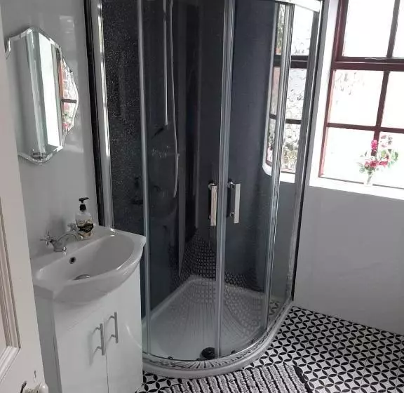 Bed and Breakfast Railway Bar Accommodation