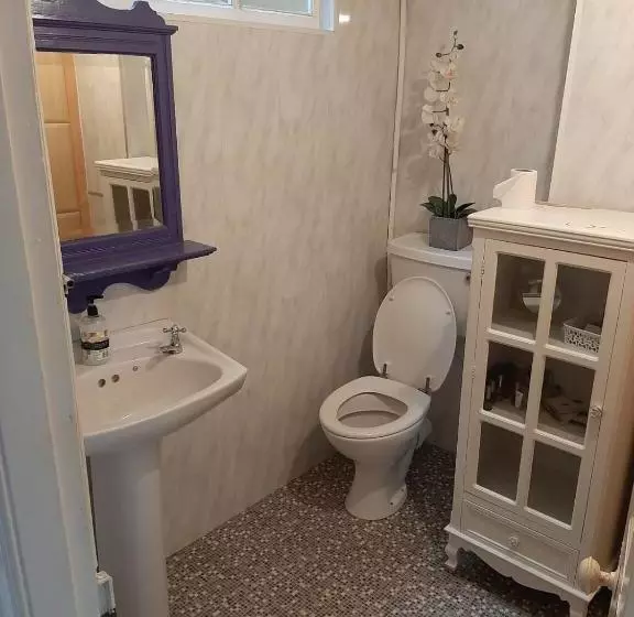 Bed and Breakfast Railway Bar Accommodation