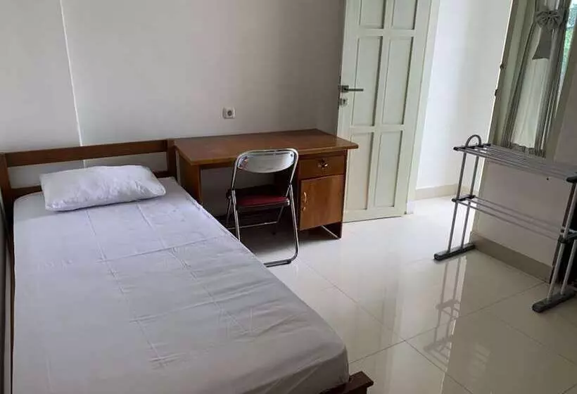 ホテル Koolkost Syariah Near Universitas Kristen Indonesia Paulus