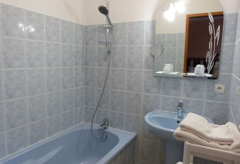 בית מלון כפרי Logis Hôtel Les Confins Du Perche