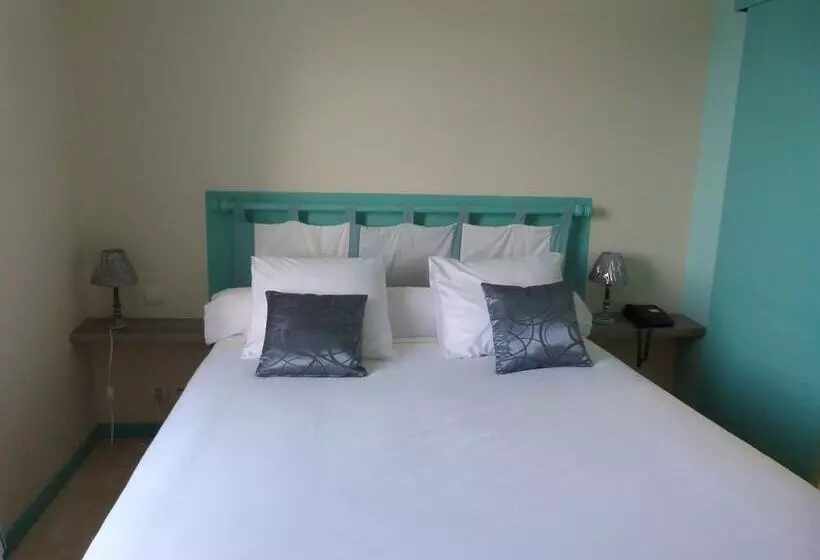 Hotelli Logis Hôtel Les Confins Du Perche