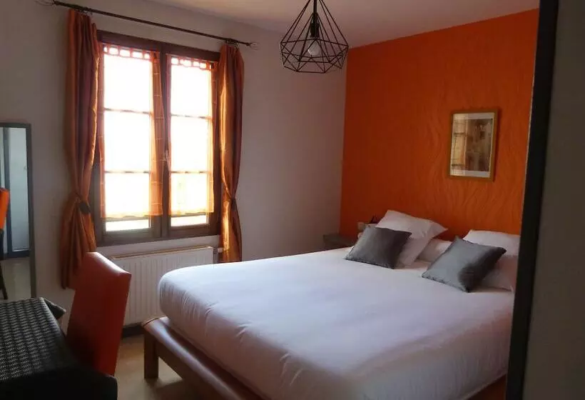 Hotelli Logis Hôtel Les Confins Du Perche