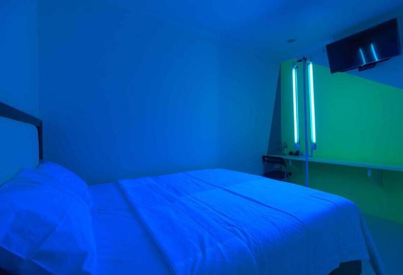 فندق Reddoorz @ Taman Galaxy Bekasi