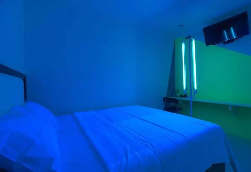 Hotelli Reddoorz @ Taman Galaxy Bekasi