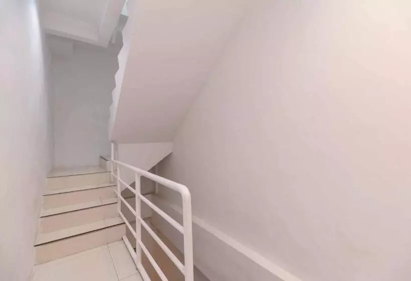 Hotelli Reddoorz @ Taman Galaxy Bekasi