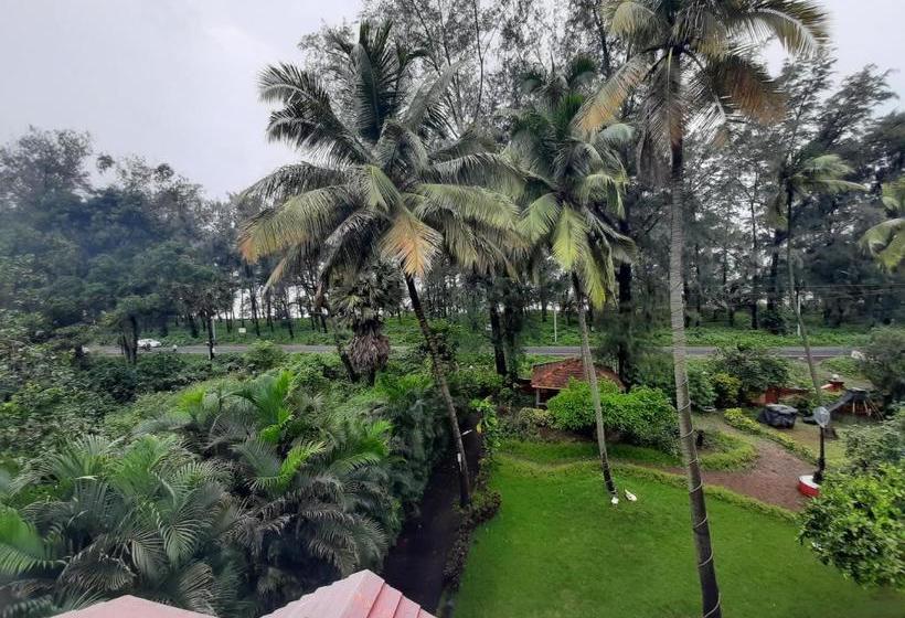 Отель Seawoods Beach