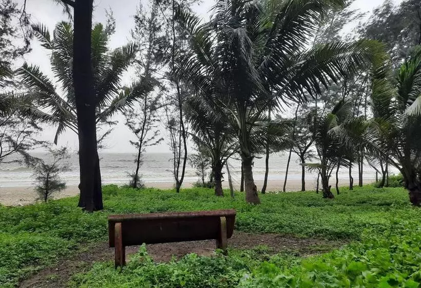 ホテル Seawoods Beach
