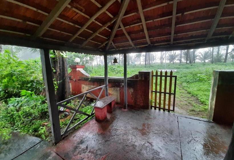 Отель Seawoods Beach